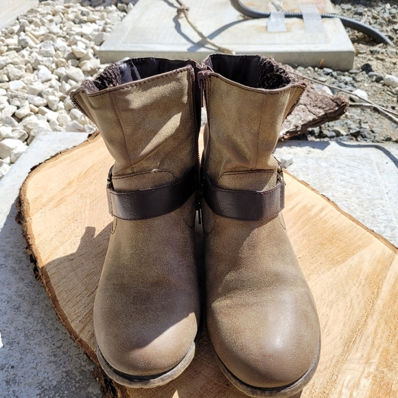 Size 7 Geller shoes - Picture 5 of 5